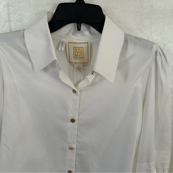 White 3/4 Sleeve Button Down Shirt with Pleated Design - Picture 8 of 16